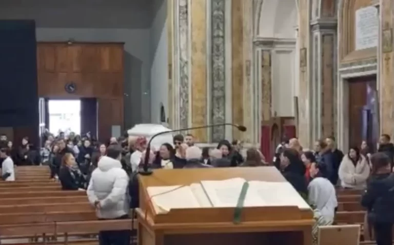 Funerali di Jlenia Musella a Napoli, un addio tra lacrime e commozione collettiva