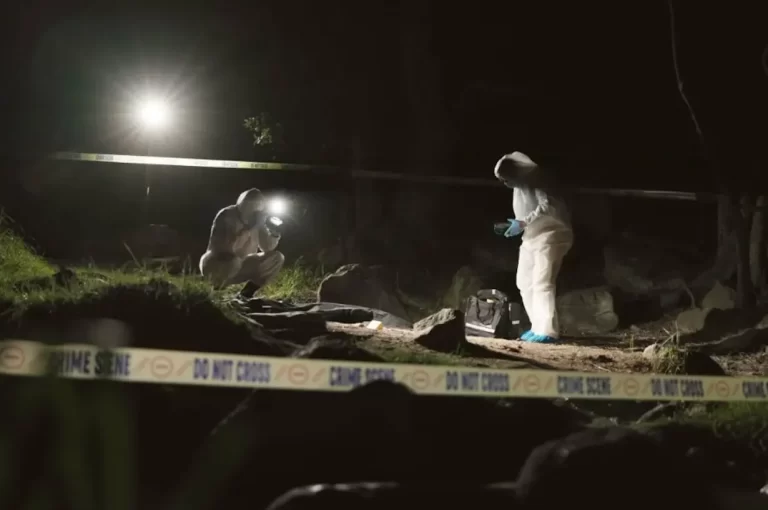 Uccide il compagno a coltellate: la confessione choc alla figlia a Napoli