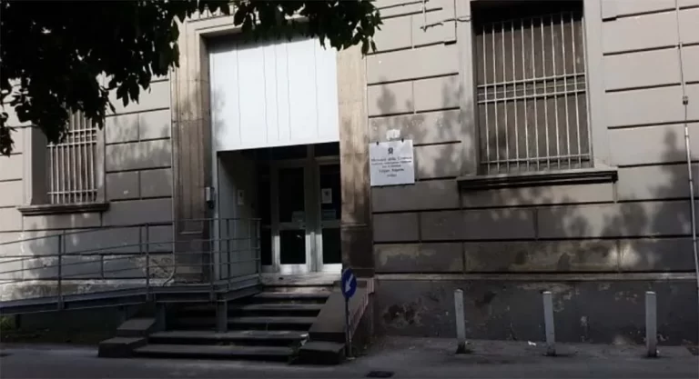 Aversa: internato psichiatrico aggredisce agenti, sei poliziotti trasportati in ospedale