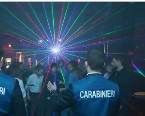 Discoteca chiusa a Sant’Antimo per gravi violazioni antincendio e carenze sanitarie