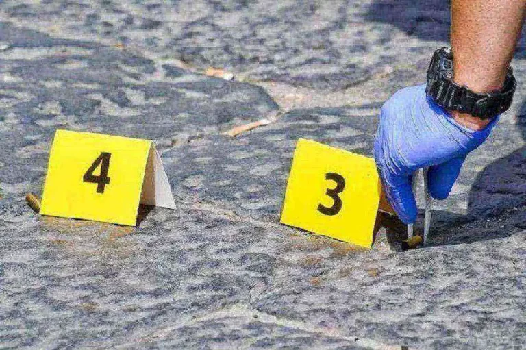 Afragola, stesa in pieno giorno: grave agguato a pochi passi dal Municipio