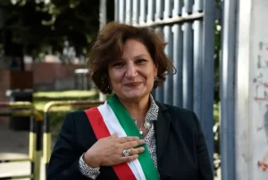 Cinzia Aruta ritira le dimissioni da sindaca di Arzano per garantire stabilità amministrativa