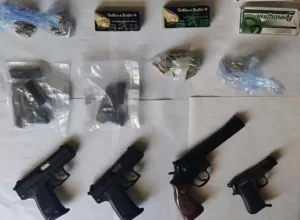 Arrestato un incensurato a Sant’Antimo con un arsenale trovato in un capannone