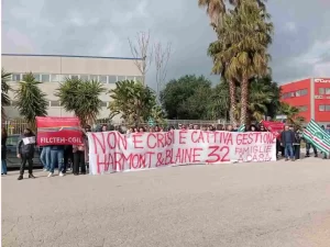 Sciopero e presidio a Caivano dopo 32 licenziamenti da Harmont & Blaine