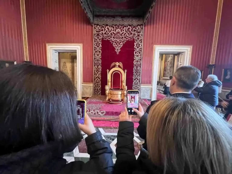 Svelato il mistero delle origini del Trono al Palazzo Reale di Napoli