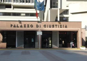 Processo a settembre a Napoli per obbligo scolastico, imputata madre dei Quartieri Spagnoli