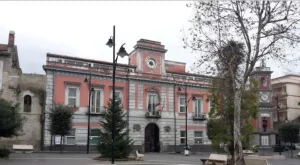 Arzano: sindaca sfiduciata da 14 consiglieri comunali in un colpo di scena politico