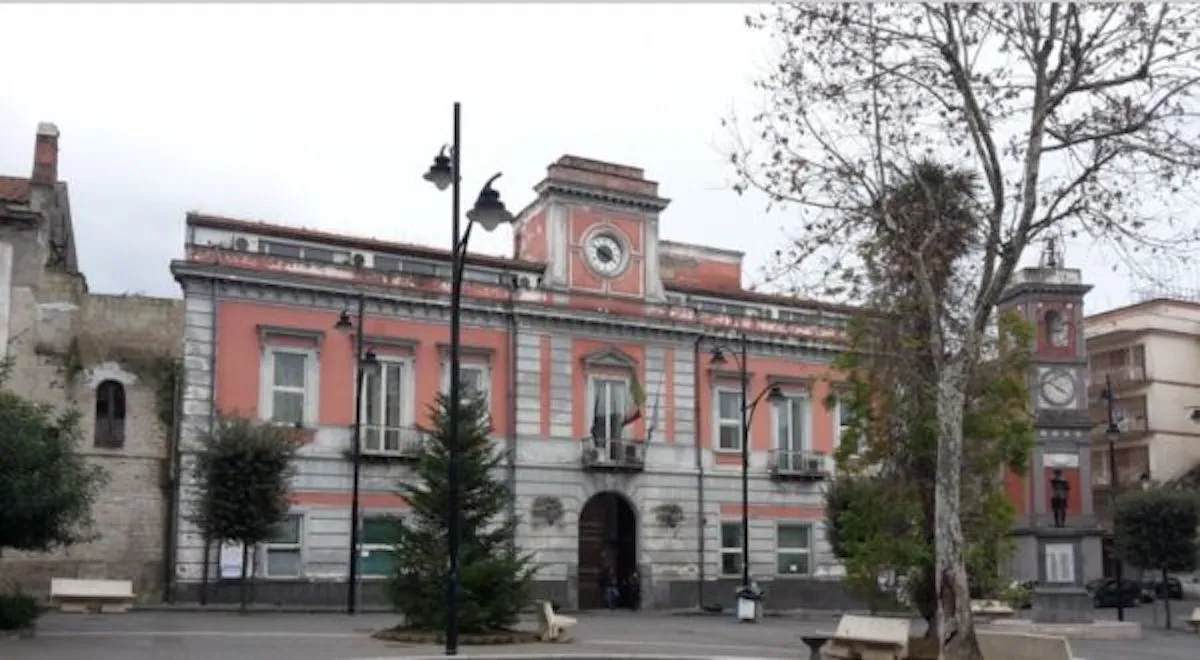 Arzano: sindaca sfiduciata da 14 consiglieri comunali in un colpo di scena politico