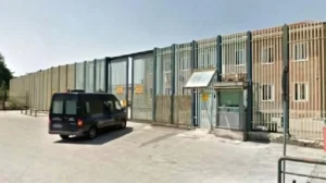 Avellino, detenuta salvata due volte dal suicidio grazie all’intervento degli agenti di custodia