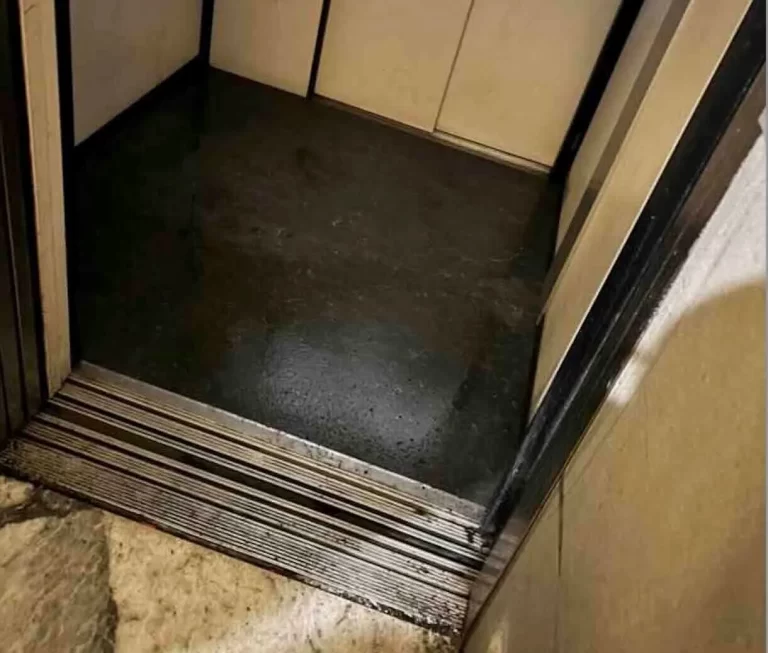 Napoli, allerta al liceo Genovesi: scuola allagata e studenti esposti alla pioggia