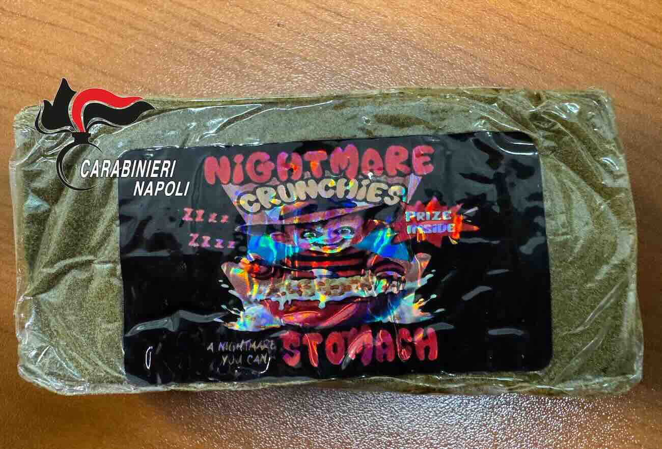 Carabinieri arrestano 19enne a Barano con hashish e contanti nel borsello