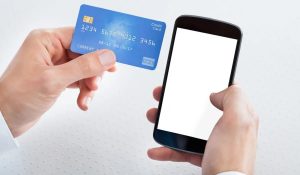 Arrestato a Napoli finto bancario che ha truffato vittime per 50mila euro