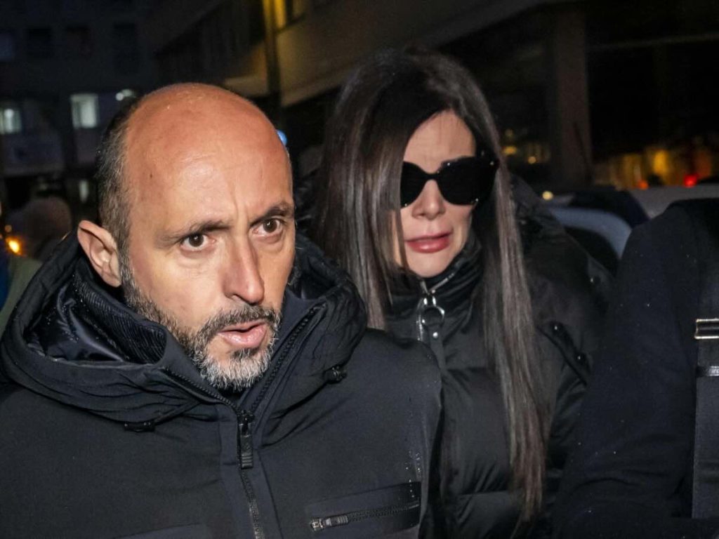 Tensione a Crans-Montana: parenti delle vittime contestano i titolari del locale davanti alla Procura