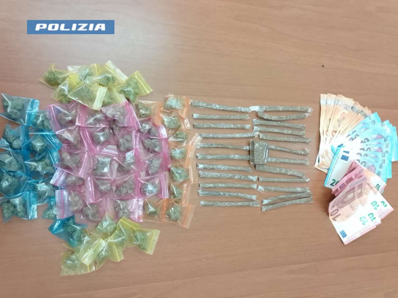 Pusher arrestato in flagrante a San Pietro a Patierno, Napoli