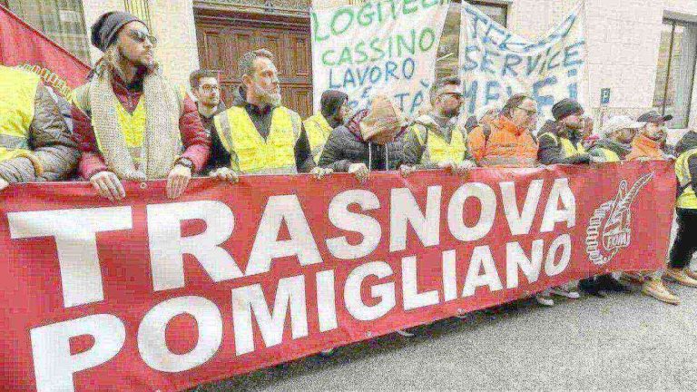 Trasnova annuncia 53 licenziamenti a Pomigliano, Fiom: «Disimpegno industriale inaccettabile»