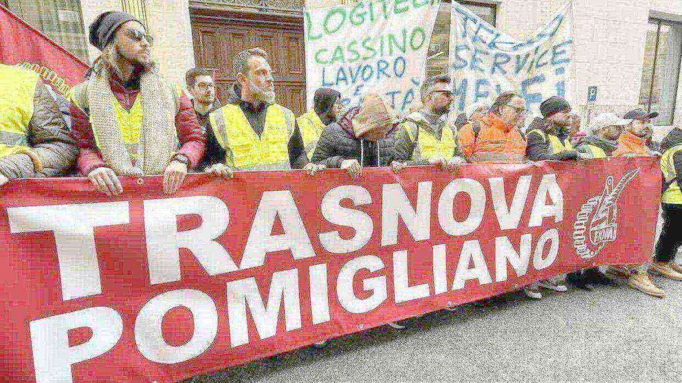 Trasnova annuncia 53 licenziamenti a Pomigliano, Fiom: «Disimpegno industriale inaccettabile»