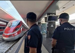 Napoli Centrale, uomo aggredisce personale EAV e militari per sfuggire ai controlli