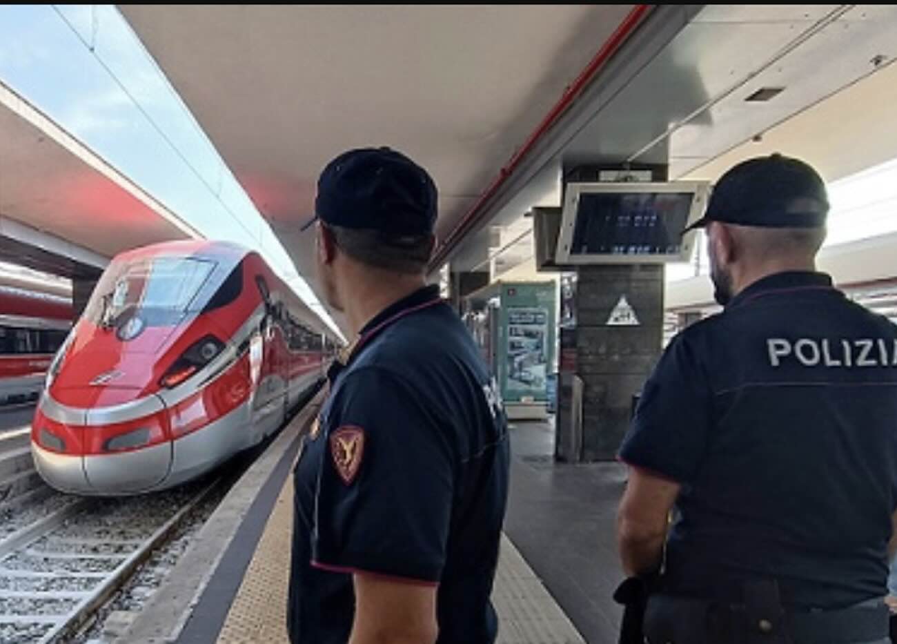 Napoli Centrale, uomo aggredisce personale EAV e militari per sfuggire ai controlli