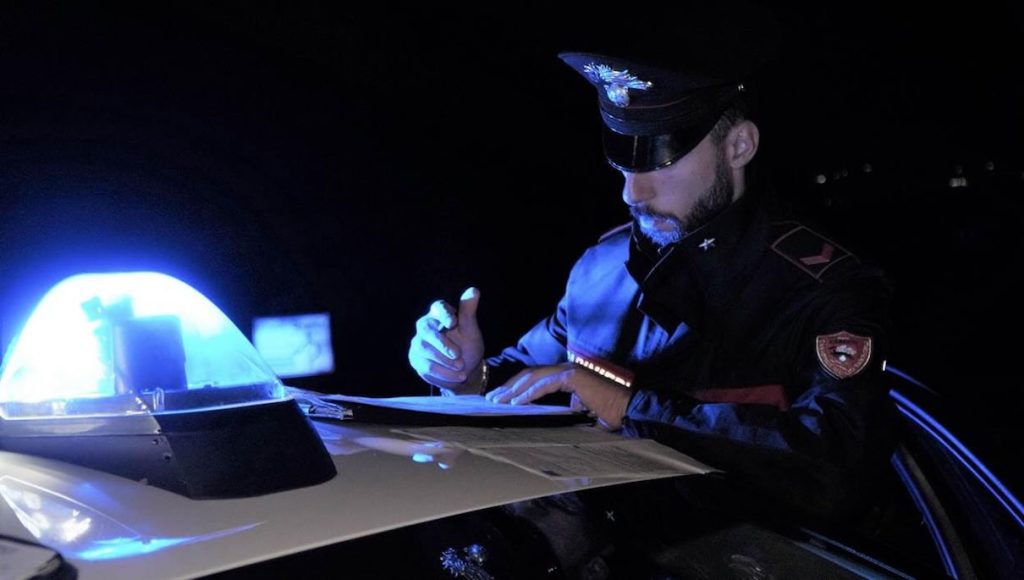 Denunciati due napoletani a Castel Volturno per guida con patente falsa e possesso di hashish