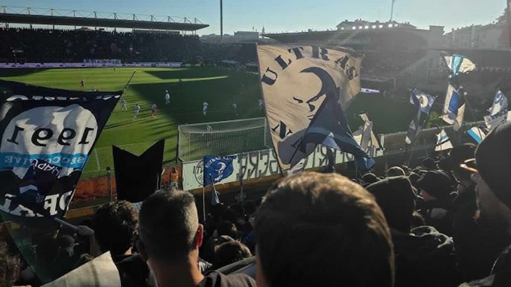 Scontri Cremonese-Napoli: emessi 16 Daspo contro gli ultras azzurri