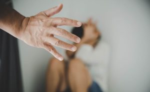 Arrestato 31enne a Villaricca per violenza domestica: “Solo due schiaffi” la sua giustificazione