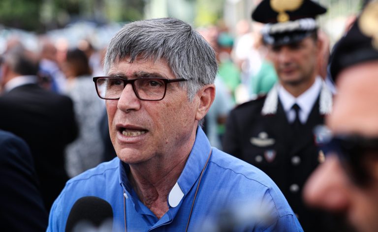 Don Patriciello chiede soluzioni per i 32 lavoratori licenziati da Harmont&Blaine