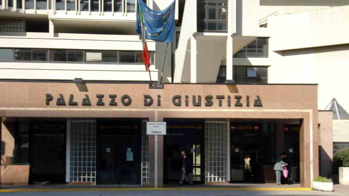 Portici, condanna a 14 anni per il nonno accusato di abusi su due gemelle di 6 anni