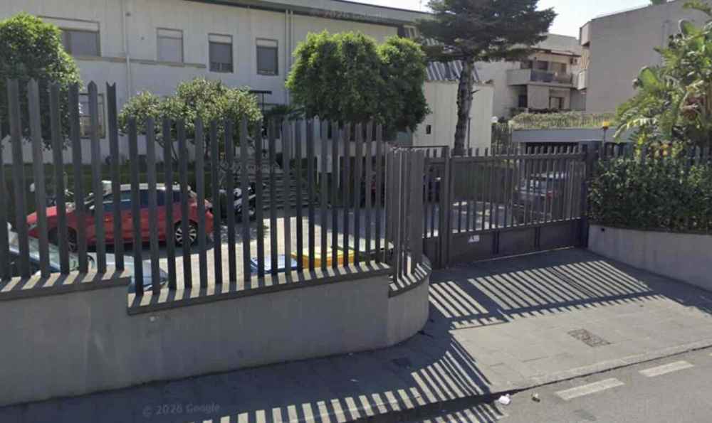 Vico Equense, uomo arrestato dopo aver rapinato l’ex nuora: restituita la sim in caserma