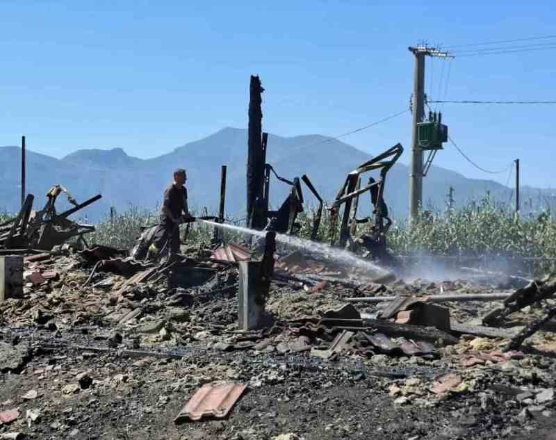 Incendio a Longola, il Prefetto di Napoli sottolinea il rischio per il patrimonio culturale