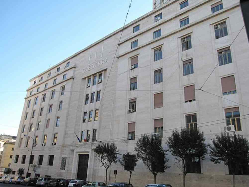 Napoli, tre poliziotti arrestati: accusati di estorsione su automobilisti