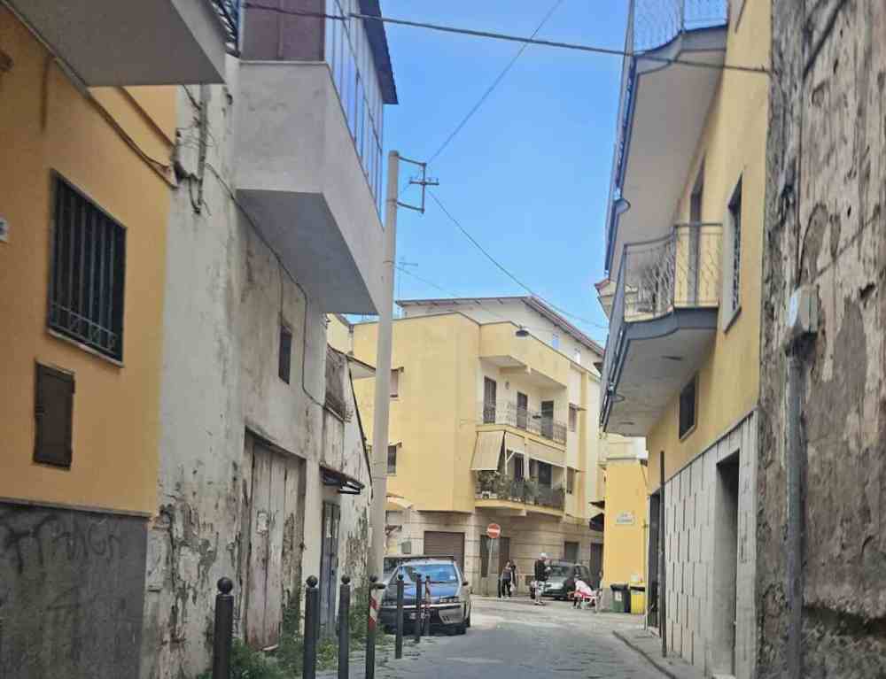 Arzano, allerta tra i commercianti: si teme il ritorno del pizzo del clan Amato-Pagano