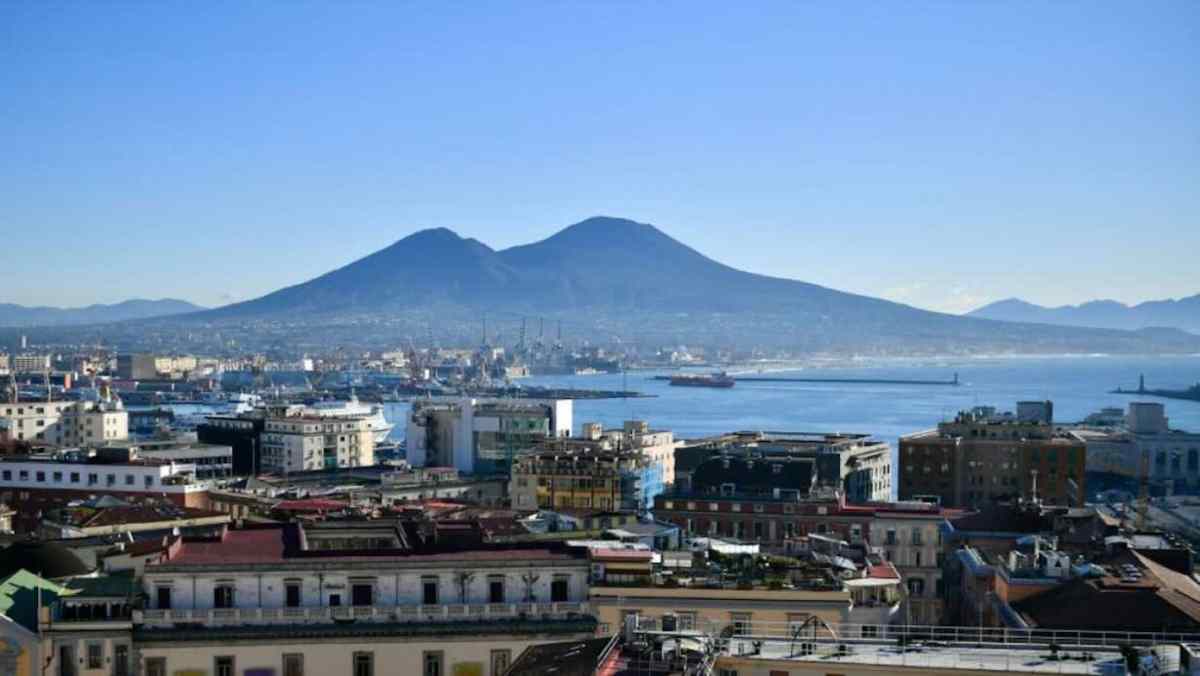 Napoli, 132 lettere d’amore celebrano la città al premio internazionale