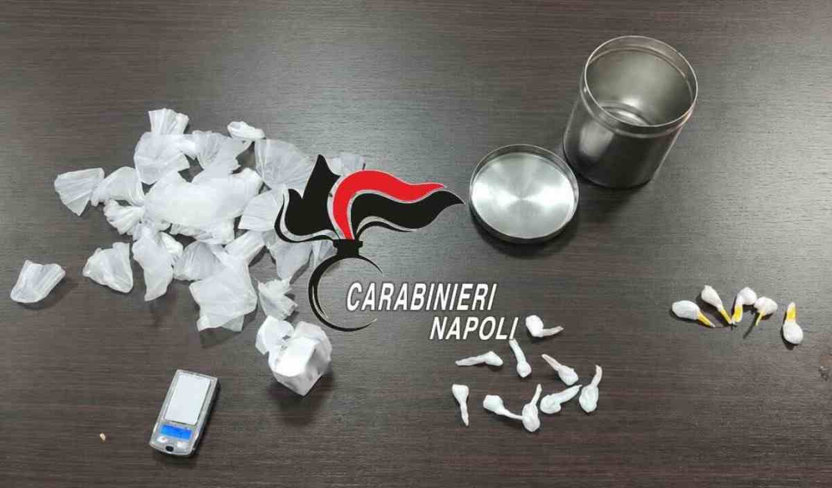 Caivano, arrestato un pusher con il figlio a bordo dell’auto: scoperte dosi di droga