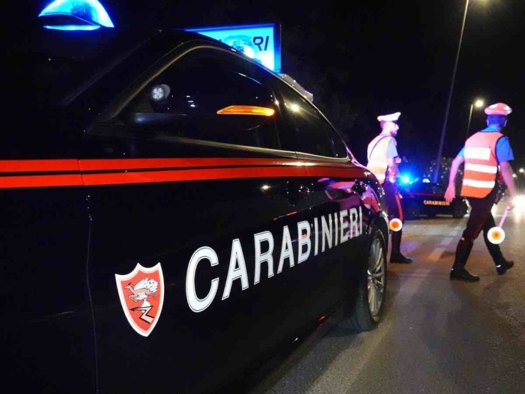 Sant’Antimo, inseguimento dei carabinieri: automobilisti denunciati dopo incidente con i cassonetti
