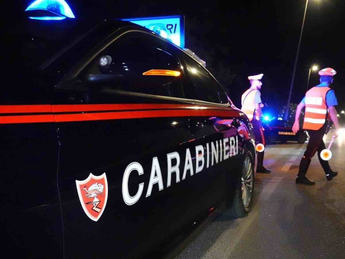 Sant’Antimo, inseguimento dei carabinieri: automobilisti denunciati dopo incidente con i cassonetti