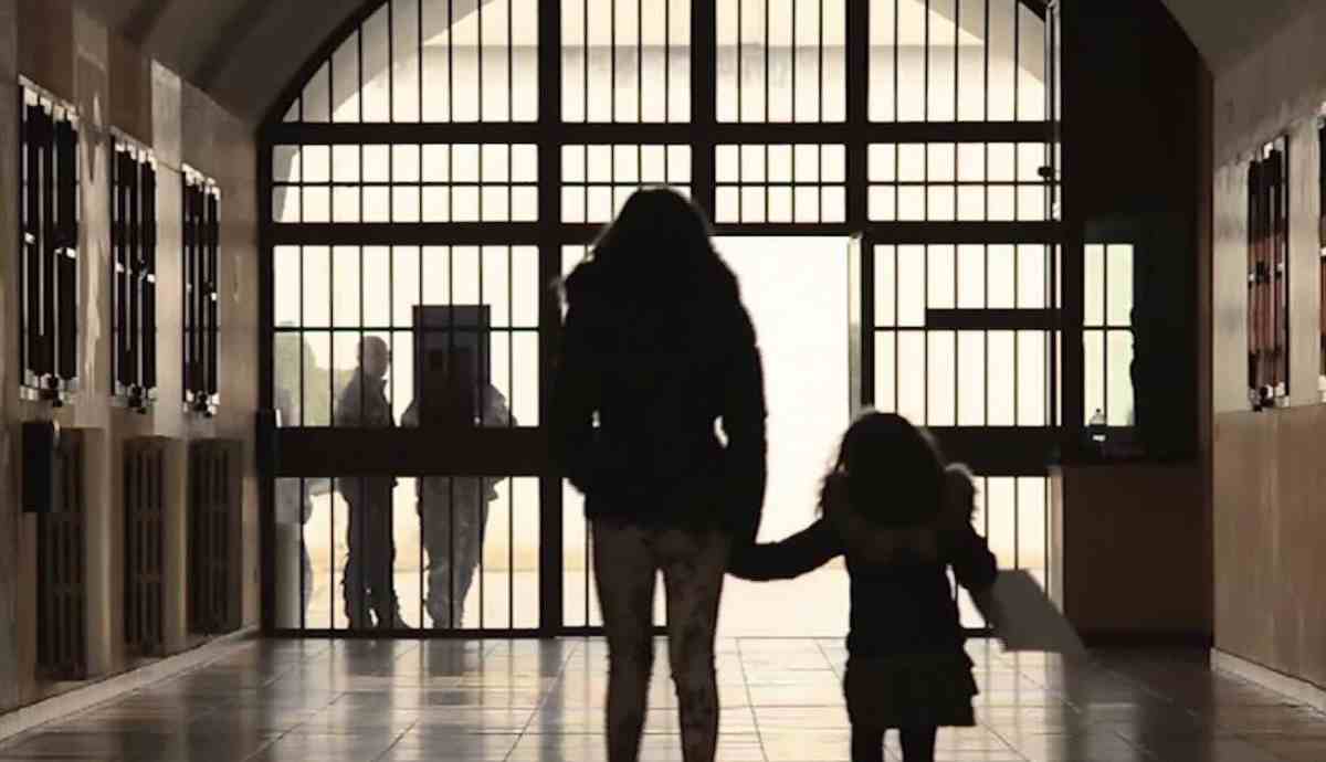 Aumento preoccupante di madri con bambini in carcere: la situazione in Italia