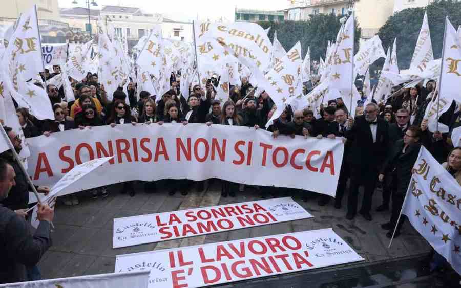 Castello delle Cerimonie, lavoratori in protesta per il futuro incerto