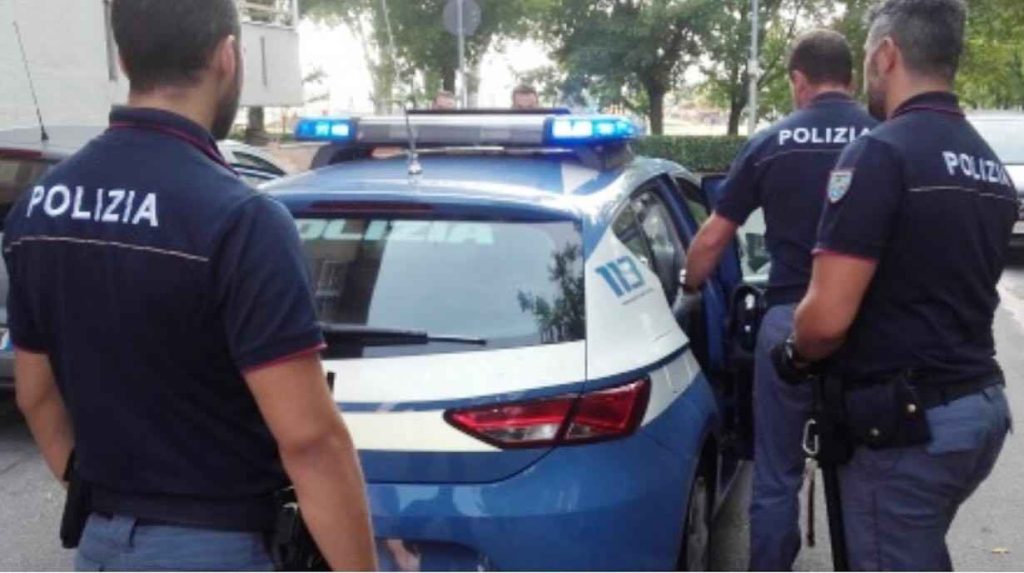 San Giorgio, aggressione in condominio: arrestato un uomo dopo la minaccia a una donna e il conflitto con la polizia