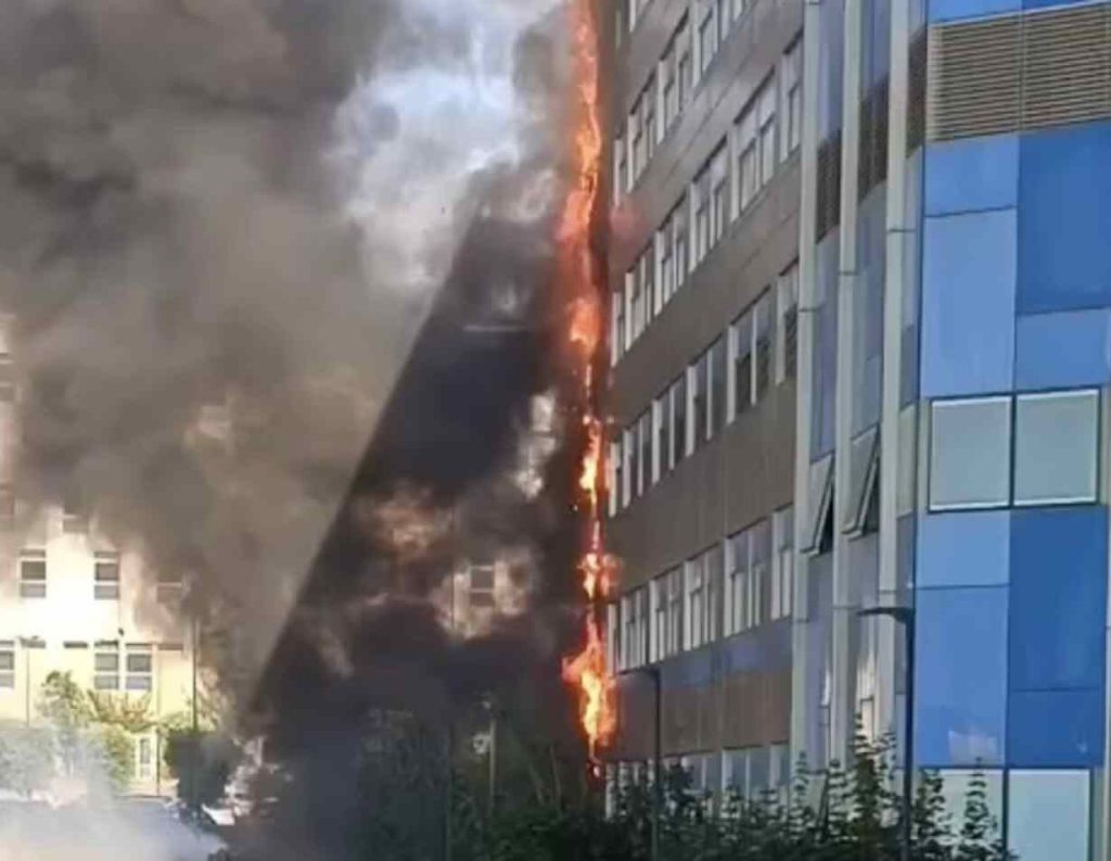 Napoli, incendio all’Ospedale del Mare: avviate indagini per dolo