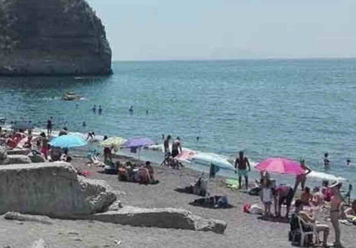 Divieto di balneazione a Pietrarsa, Napoli: provvedimento temporaneo in vigore