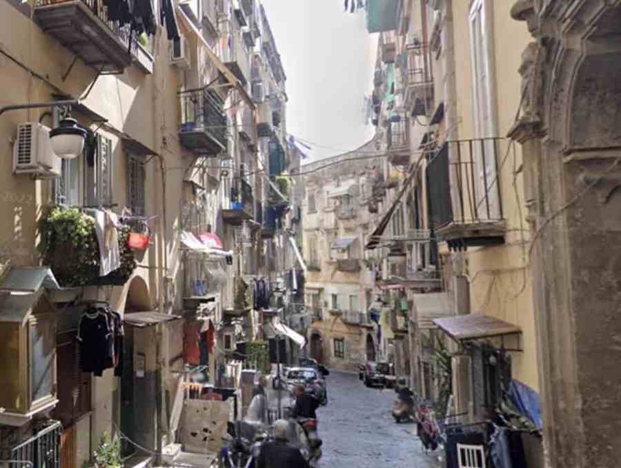 Tensione ai Quartieri Spagnoli: sei colpi di pistola in via Mancini Oliva