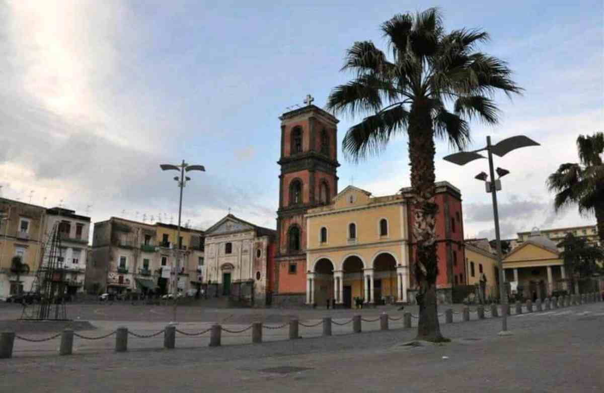 Ercolano, colpi di arma da fuoco in piazza Pugliano: indagini in corso