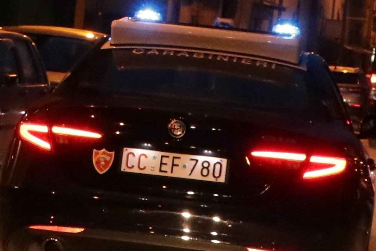 Chiaiano, furto d’auto e fuga spericolata: arrestato un 21enne a Napoli