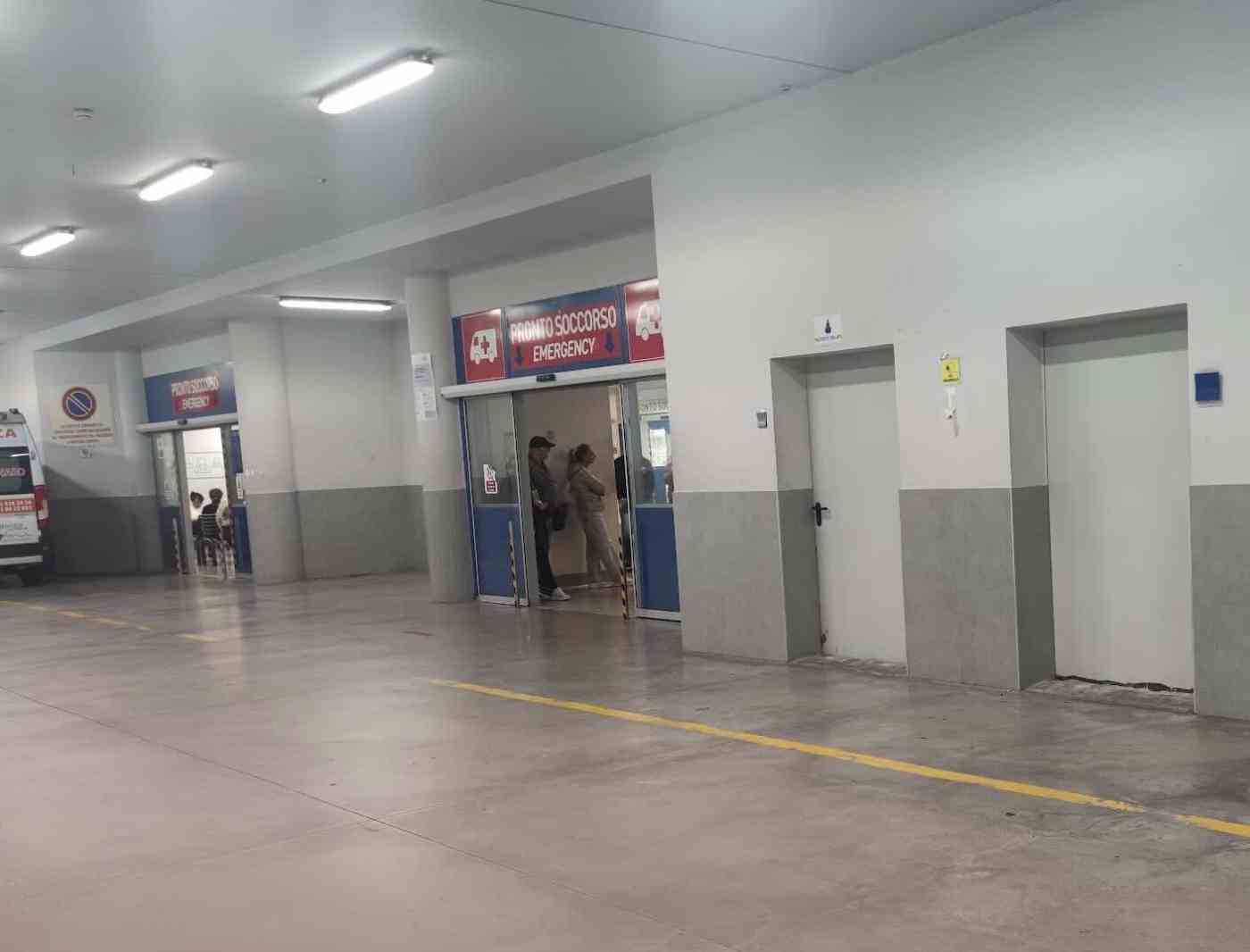 Napoli, sparatoria tra Barra e San Giovanni: giovane di 23 anni ferita gravemente
