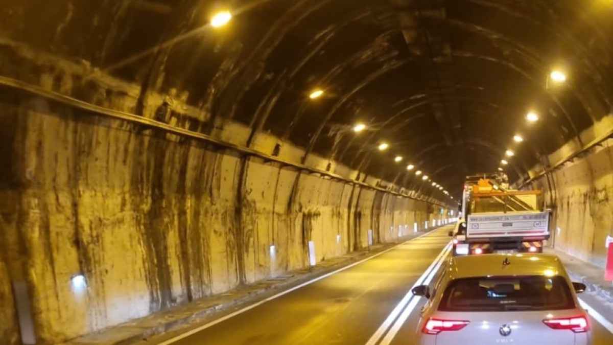 Gragnano, crollo della rete di protezione: chiusura delle gallerie verso Castellammare di Stabia