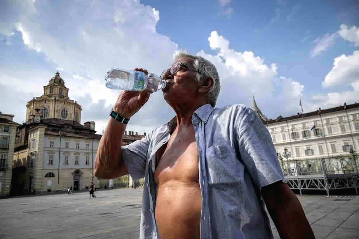 Napoli, caldo record: in Prefettura attivate misure di emergenza