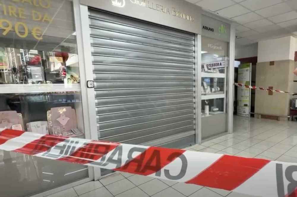 Sant’Antimo, rapina da film: banditi colpiscono un automobilista e rubano un Rolex