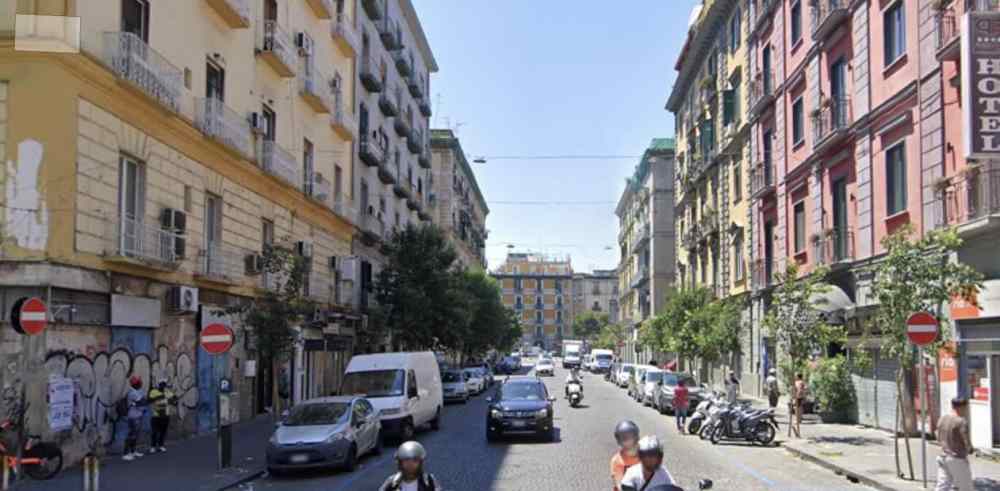 Napoli, furto in condominio: ladro bloccato dai Carabinieri all’uscita