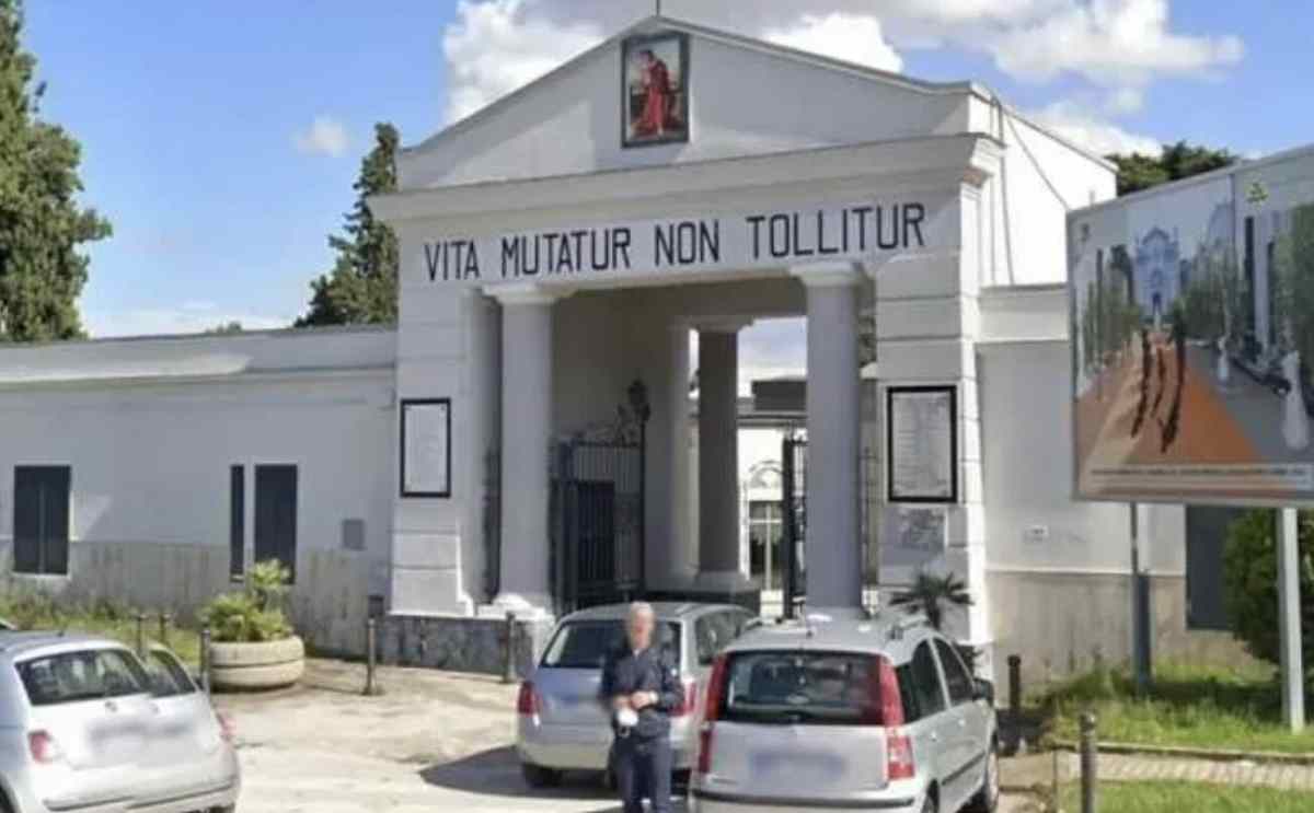 Melito, grave aggressione al custode del cimitero: colpito alla testa