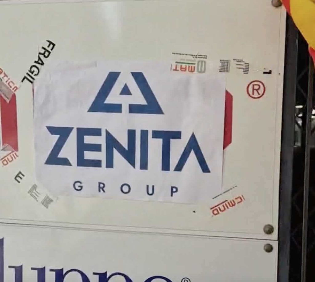Protesta a Napoli contro la chiusura della sede Zenita Group: interviene il deputato Borrelli